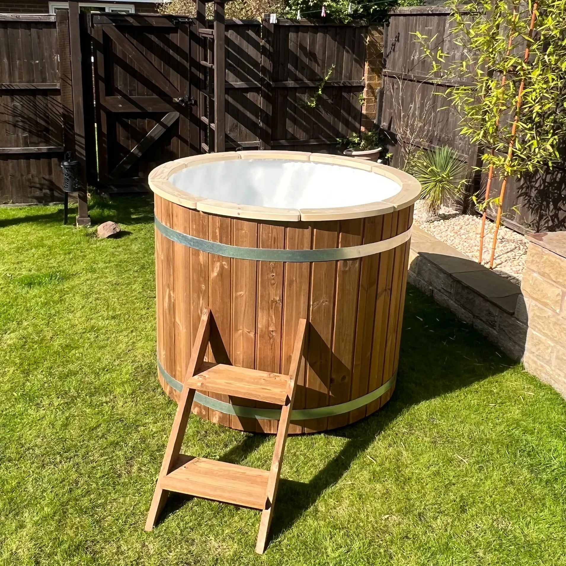 Plunge Tub